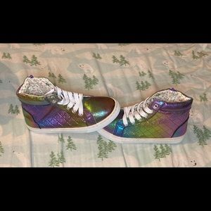 High top sneaker
